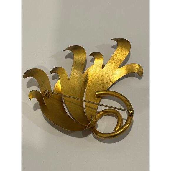 Vintage Brooch Gold Tone Etched Huge - Picture 3 of 4